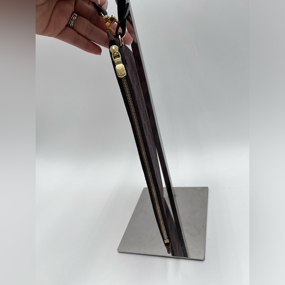 ♥️🌹Louis Vuitton Neverfull Pouch Mm in DE🌹♥️ - Picture 3 of 12